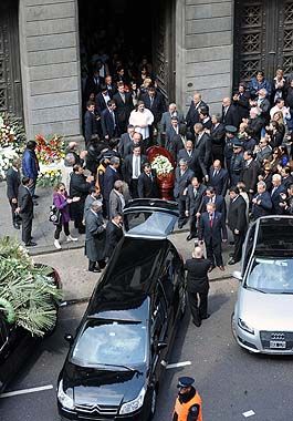 Entre lágrimas y aplausos, despidieron los restos de Mercedes Sosa (foto 5)