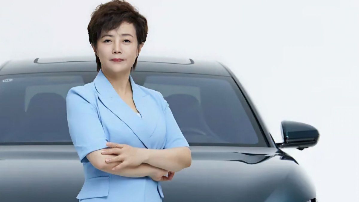 They distinguish a Chinese businesswoman who dominates the world automotive industry