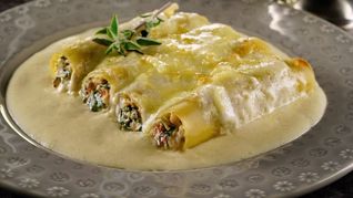 Canelones con salsa blanca.