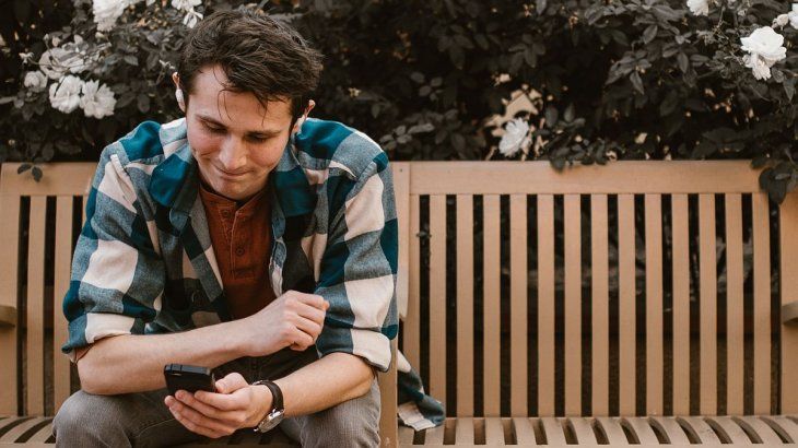 Lockwatch tomará una selfie tras varios intentos fallidos de desbloqueo de WhatsApp.