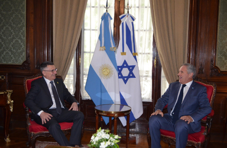 Gideon Sa’ar y Pablo Quirno. Gideon Sa’ar y Pablo Quirno.