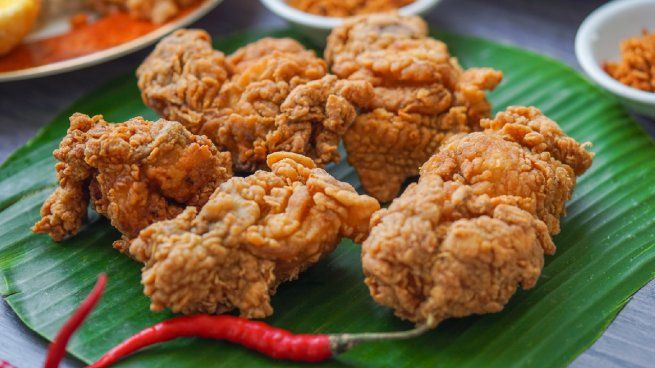 Una celebración crujiente: alitas, nuggets, fingers y pechugas crispy para rendir homenaje al pollo frito en su día.