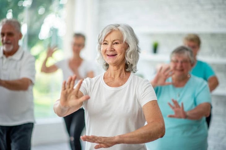 Por qué el Tai Chi es bueno para los adultos mayores, según Harvard Por qué el Tai Chi es bueno para los adultos mayores, según Harvard