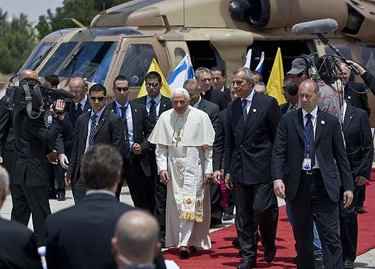 El Papa realiza por Medio Oriente una gira de alto riesgo.