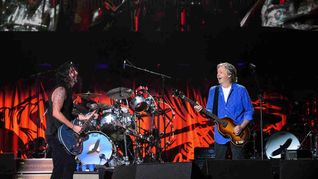 Foo Fighters homenajeó a Taylor Hawkins con un show repleto de figuras