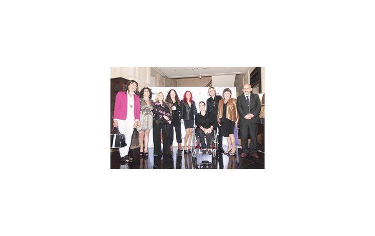 Gabriela MIchetti fue galardonaba, junto a otras cuatro personalidades, por su contribución a las campañas de lucha y concientización contra el HIV por la ICW Global y la Fundación Más Paz Menos Sida.