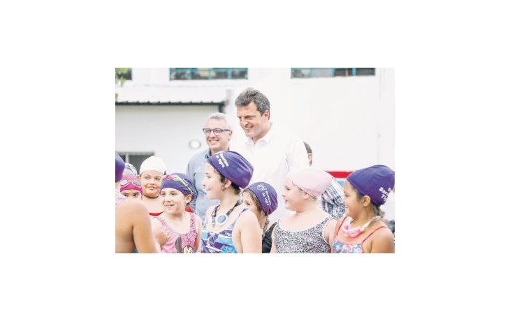 Sergio Massa estuvo ayer en Tigre junto a Julio Zamora. Alterna los días con Pinamar, donde cocinaba pizza casera cuando lo llamó Marcos Peña.