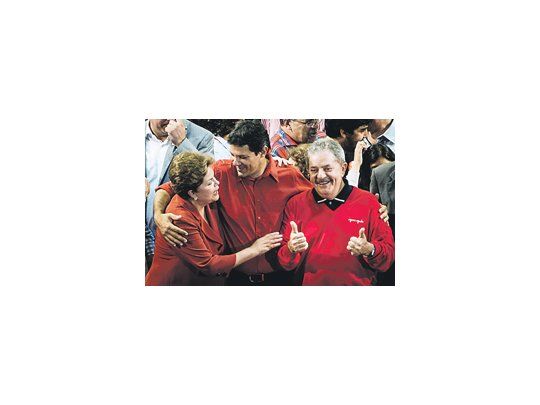 Las condenas contra altos dirigentes del Partido de los Trabajadores por corrupción y asociación ilícita son un revés político de envergadura para Luiz Inácio Lula da Silva. Su sucesora, Dilma Rousseff, ha cortado por lo sano con los escándalos. Con todo, ambos se muestran juntos en campaña con el candidato a la Alcaldía de San Pablo, Fernando Haddad.