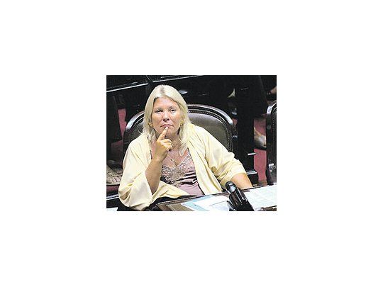 Elisa Carrióayer en laúltima sesiónen la queparticipó enel Congreso.Renunció a labanca por lacampañaelectoral ytambiéncomunicó sudesafiliaciónal ARI.Seguirá comocandidata a lapresidencia.