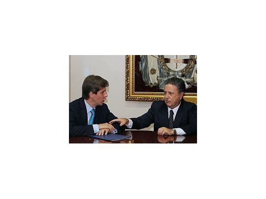 Martín Redrado y Eduardo Duhalde en la sede del MPA.