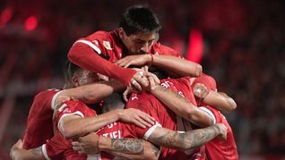 Independiente goleó a Unión, que queda relegado en la pelea por el título.