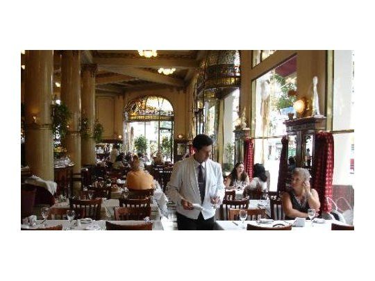 Las Violetas fue elegido por los porteños como el mejor Café Notable de Buenos Aires