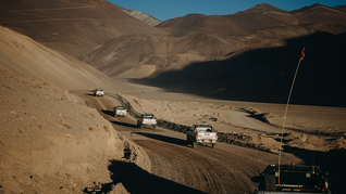El viaje a Vicuña demoró más de 20 de horas entre subida y bajada a San Juan. El objetivo fue cumplido: observar de primera dónde se desarrollará el proyecto minero. El viaje a Vicuña demoró más de 20 de horas entre subida y bajada a San Juan. El objetivo fue cumplido: observar de primera dónde se desarrollará el proyecto minero.