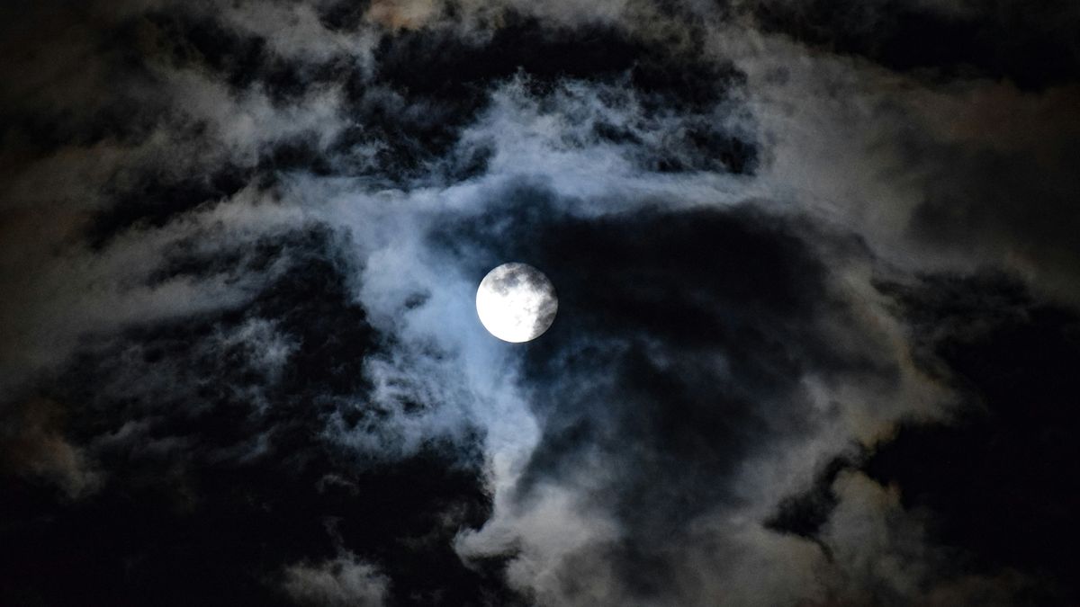 La tormenta de Santa Rosa condicionará la visibilidad del eclipse lunar