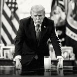 Donald Trump, convertido en imagen de campaña, impulsa el regreso de la leche entera como símbolo del nuevo giro alimentario en Estados Unidos. Donald Trump, convertido en imagen de campaña, impulsa el regreso de la leche entera como símbolo del nuevo giro alimentario en Estados Unidos.