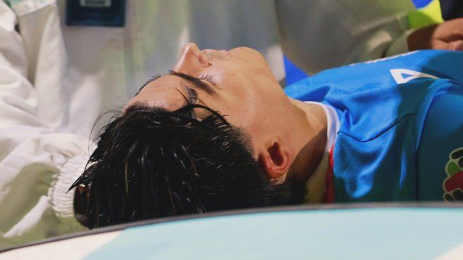 Luka Romero es retirado en el carrito de la sanidad y de ahí fue trasladado al hospital donde permanece internado. Se pierde el partido de ida ante Tigre por la Concacchampions.