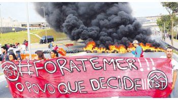 ámbito.com | Frustración. Los sintecho, así como otros movimientos sociales ligados al PT, no aceptan la confirmación de Michel Temer como presidente de Brasil. Su consigna es adelantar las elecciones.
