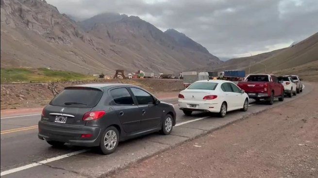 La ola de éxodo hacia Chile generó demoras de hasta seis horas. 