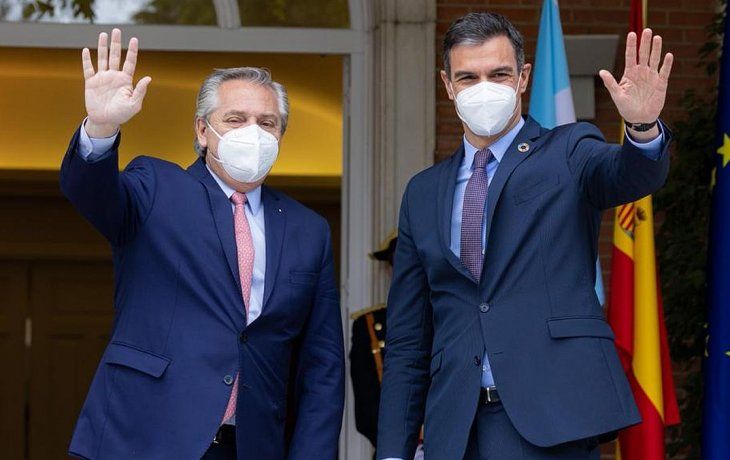 Alberto Fernández y Pedro Sánchez.