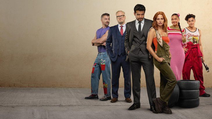 Madelaine Petsch lidera la comedia romántica de Prime Video que une el mundo de los talleres mecánicos con una historia de amor inesperada.