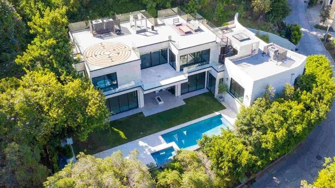 Así es la lujosa mansión que el hijo de David Beckham vendió junto a su esposa.