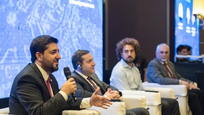 El embajador armenio Hovhannes Virabyan fue el anfitrión del primer Foro empresarial Armenio-Argentino y expositor en el primer panel