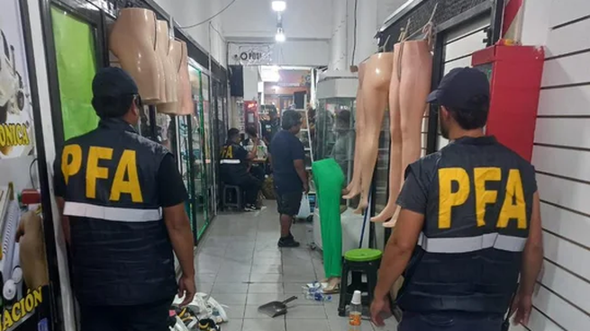 El procedimiento se desarrolló en una feria clandestina de Villa Celina, en el oeste del Conurbano bonaerense.