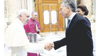 Apretada de manos. El Papa y el Presidente, ayer en el Vaticano