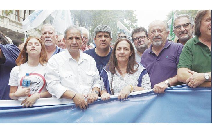 ámbito.com | Marcha. Sergio Palazzo encabezó el sábado una columna gremial en la manifestación por la conmemoración del golpe de Estado junto a Pablo Moyano, Hugo Yasky y Roberto Pianelli, entre otros dirigentes opositores.