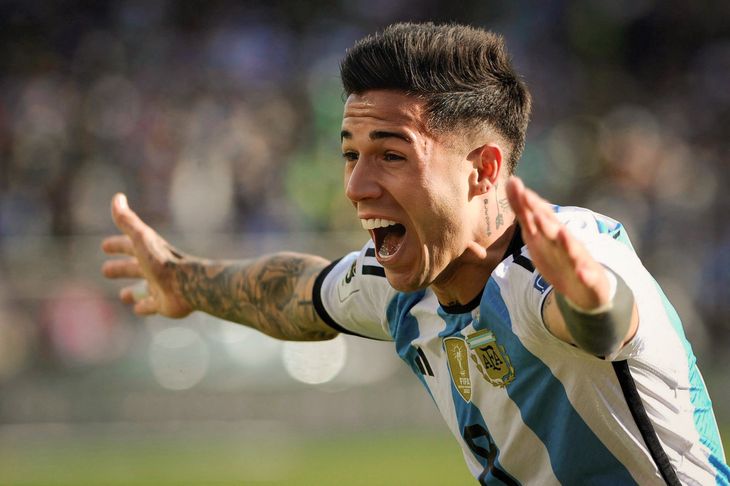 The midfielder of the Argentine national team Enzo Fernández will undergo surgery today that will require a recovery of between 3 and 6 weeks. He will arrive with just enough for the Copa América. The midfielder of the Argentine national team Enzo Fernández will undergo surgery today that will require a recovery of between 3 and 6 weeks. He will arrive with just enough for the Copa América.