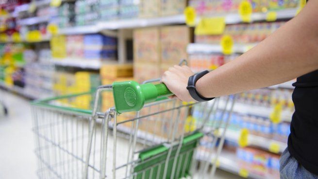 Las ventas en supermercados se desplomaron un 7,3% interanual en marzo.