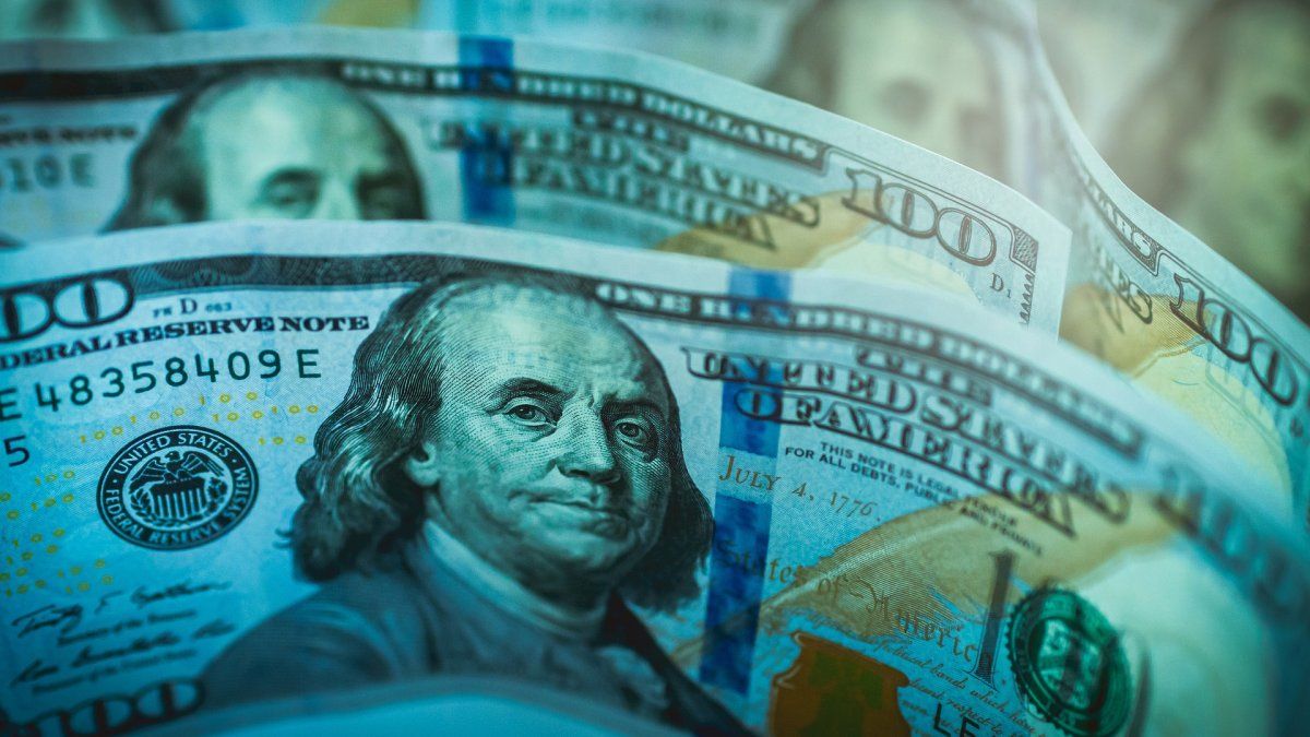 Dólar blue desatado: salta otros $4 y quiebra nuevo récord