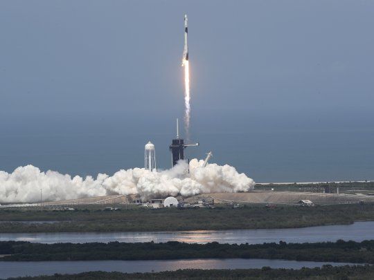 La Crew Dragon de SpaceX se acoplará el domingo a la ISS y podrá estar 16 semanas en el espacio.