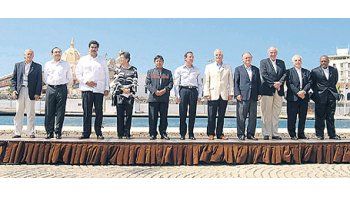 ámbito.com | Desde Cartagena, Colombia, donde posó con sus colegas para la foto de la Unión de Naciones Sudamericanas, el cancillerJorge Taiana siguió el caso de los autos diplomáticos.