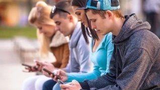 Los adolescentes corren más riesgo de consumir cannabis y vapeadores debido a&nbsp; las redes sociales.&nbsp;