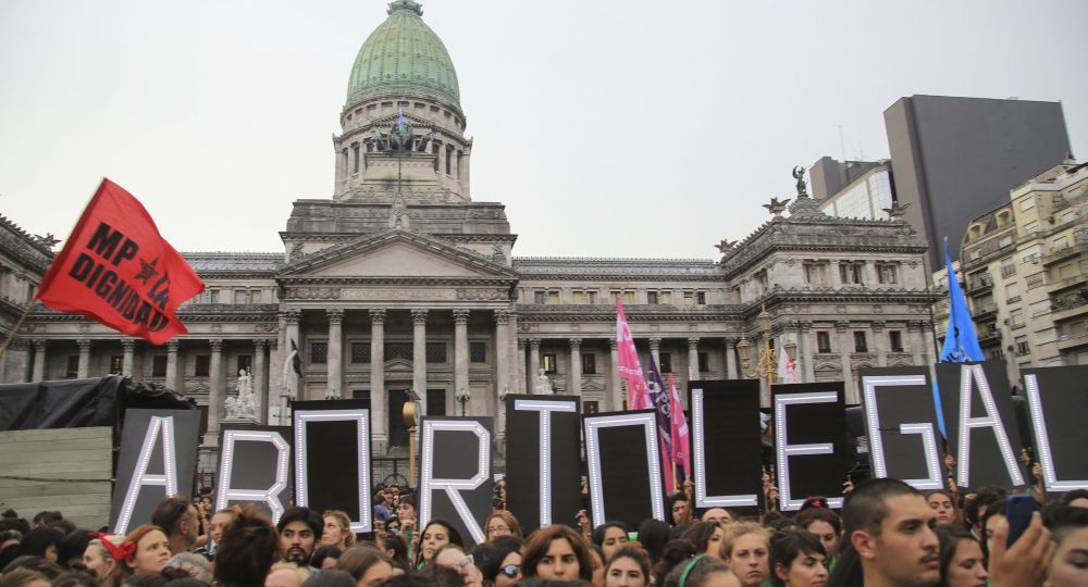 Las leyes, como la Interrupción Voluntaria y Legal del Embarazo (IVE/ILE), incorporado a las políticas públicas