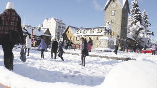 Bariloche. Desde la Secretaría de Turismo de la ciudad rionegrina estiman que las reservas ya rondan el 90% para el fin de semana largo.