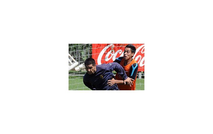 Juan Román Riquelme volvió a hacer fútbol para los titulares y estará presente el domingo, en la Bombonera, ante Olimpo.