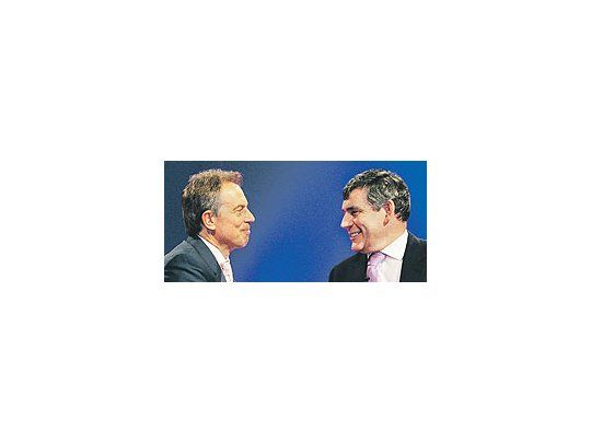 Tony Blair yGordonBrown,compañerosde ruta yrivalespolíticos en lainternalaboristadurante laúltima década.Ambos fueronlos responsablesde la erade prosperidadeconómicamás largaexperimentadapor GranBretaña en losúltimos dossiglos.