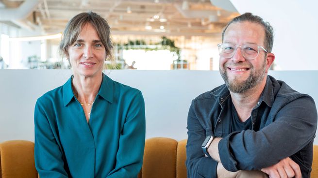 El argentino Tomás Lorsch junto a Maya Ben-Dror, cofundadores de la startup ComplexChaos.
