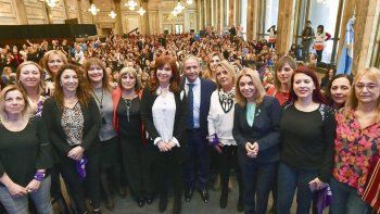 Cristina junto a Sergio Palazzo en el&nbsp;Encuentro Nacional de trabajadoras bancarias.&nbsp;