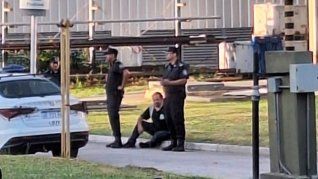 El Ministerio de Trabajo de la provincia de Buenos Aires convocó este miércoles una reunión urgente entre FATE y sus trabajadores. El Ministerio de Trabajo de la provincia de Buenos Aires convocó este miércoles una reunión urgente entre FATE y sus trabajadores.