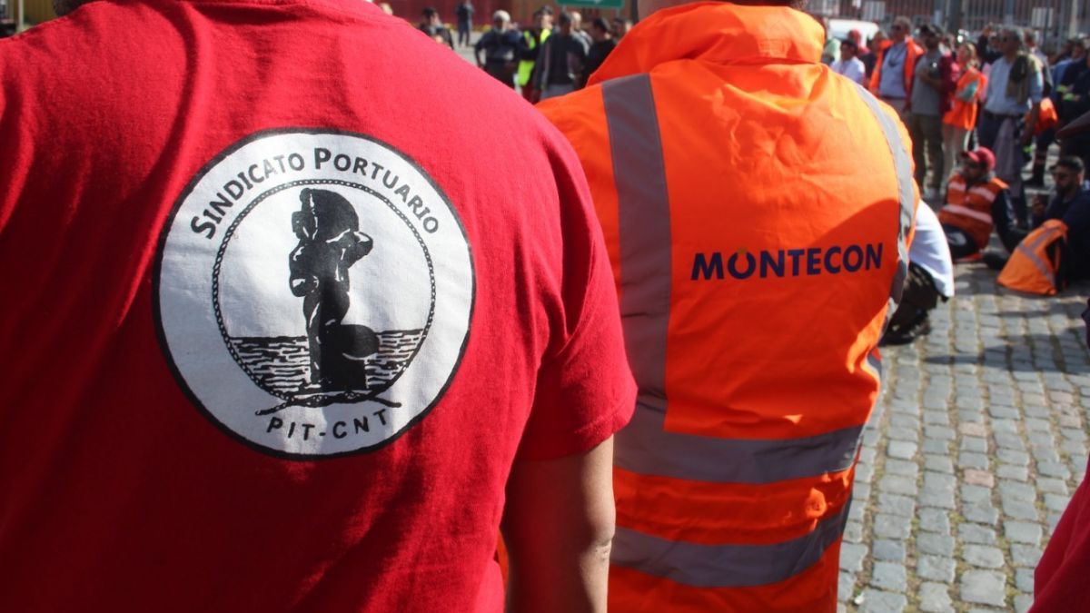 Port workers stop for 48 hours
