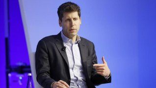 El CEO de OpenAI señaló que los trabajadores veteranos tendrán mayores dificultades para adaptarse a la automatización.