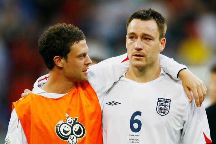 En 2006, Inglaterra era eliminada del Mundial de Alemania y Bridge consolaba a un Terry completamente afligido. 