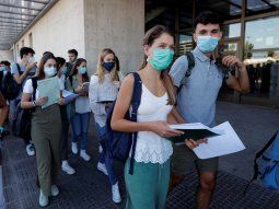 Más de la mitad de los jóvenes son empleados en relación de dependencia. Más de la mitad de los jóvenes son empleados en relación de dependencia.