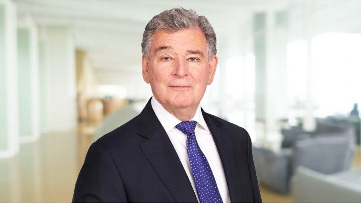 Who is Jonathan Bloomer, the Morgan Stanley banker who also disappeared after the yacht sank?