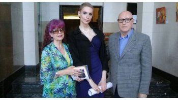 ámbito.com | Leandra Atenea Levine Hidalgo junto a sus padres, Melina y Ricardo
