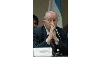 Julio Grondona elogió a Lionel Messi por su presente.