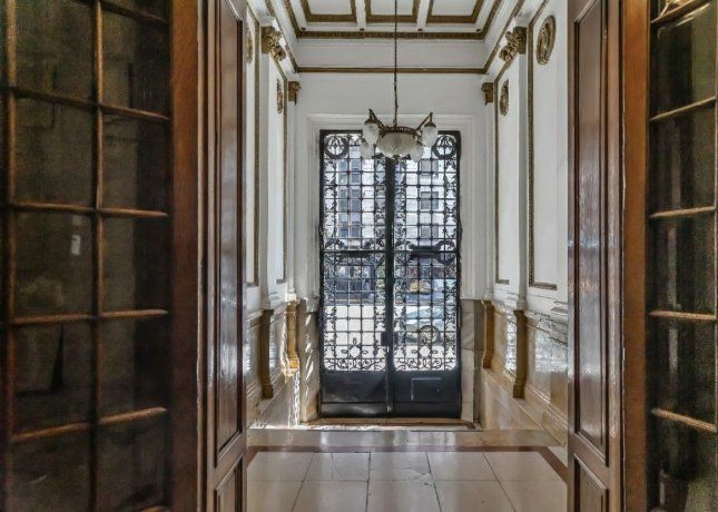 Zona de ingreso al edificio que ya tiene 115 años de vida Zona de ingreso al edificio que ya tiene 115 años de vida